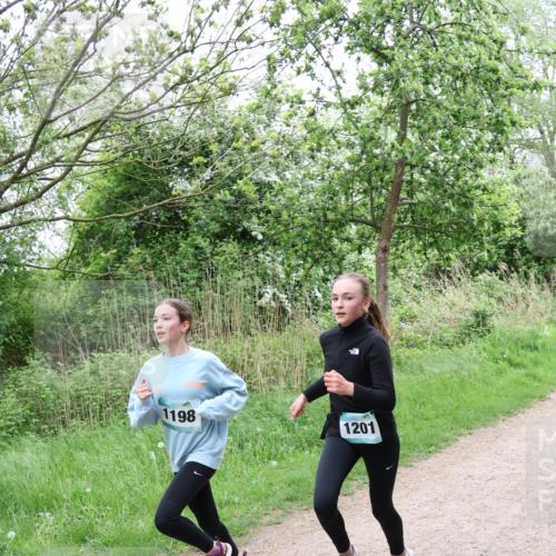04.05.2025 - 8. Wedeler Halbmarathon Lena Gebhardt http://msf.ph/oto/7832109 04.05.2025 11:19:19 Laufen 1198, 1201 meine-sportfotos.de