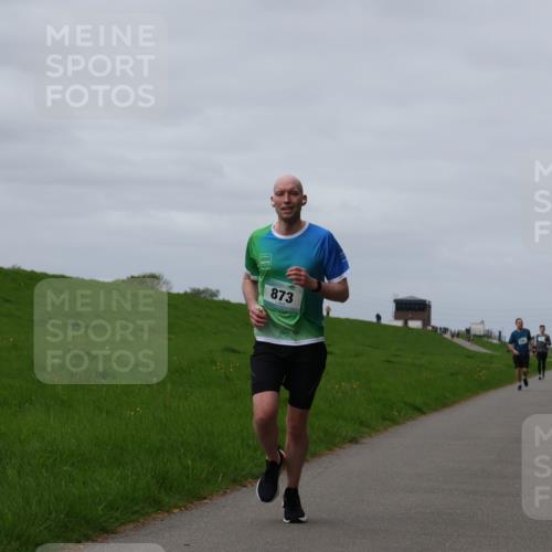 04.05.2025 - 8. Wedeler Halbmarathon Yannick Fuchs http://msf.ph/oto/7832120 04.05.2025 11:41:03 Laufen 873 meine-sportfotos.de