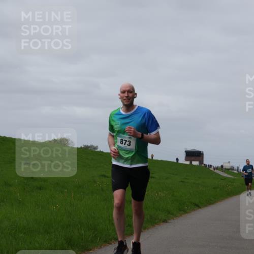 04.05.2025 - 8. Wedeler Halbmarathon Yannick Fuchs http://msf.ph/oto/7832122 04.05.2025 11:41:03 Laufen 873 meine-sportfotos.de