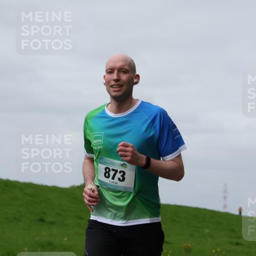 04.05.2025 - 8. Wedeler Halbmarathon Yannick Fuchs http://msf.ph/oto/7832132 04.05.2025 11:41:04 Laufen 873 meine-sportfotos.de