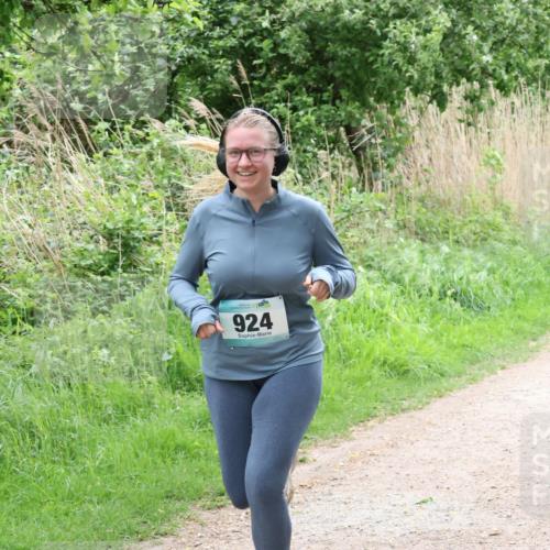 04.05.2025 - 8. Wedeler Halbmarathon Lena Gebhardt http://msf.ph/oto/7832138 04.05.2025 11:19:22 Laufen 924 meine-sportfotos.de