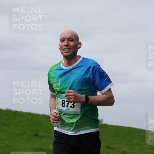 04.05.2025 - 8. Wedeler Halbmarathon Yannick Fuchs http://msf.ph/oto/7832139 04.05.2025 11:41:04 Laufen 873 meine-sportfotos.de