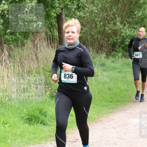 04.05.2025 - 8. Wedeler Halbmarathon Lena Gebhardt http://msf.ph/oto/7832146 04.05.2025 11:19:32 Laufen 836, 887 meine-sportfotos.de