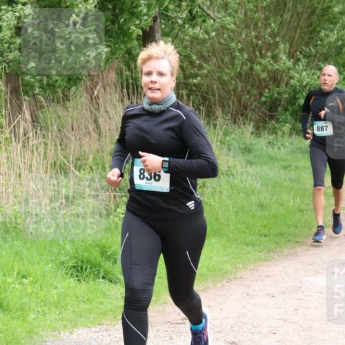 04.05.2025 - 8. Wedeler Halbmarathon Lena Gebhardt http://msf.ph/oto/7832150 04.05.2025 11:19:32 Laufen 836, 887 meine-sportfotos.de