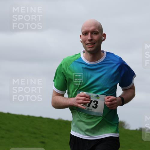 04.05.2025 - 8. Wedeler Halbmarathon Yannick Fuchs http://msf.ph/oto/7832155 04.05.2025 11:41:04 Laufen 73 meine-sportfotos.de