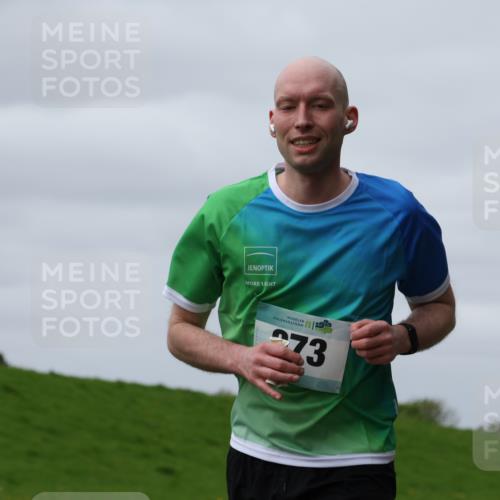 04.05.2025 - 8. Wedeler Halbmarathon Yannick Fuchs http://msf.ph/oto/7832159 04.05.2025 11:41:04 Laufen 8, 273 meine-sportfotos.de