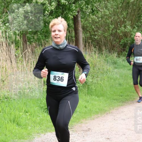 04.05.2025 - 8. Wedeler Halbmarathon Lena Gebhardt http://msf.ph/oto/7832161 04.05.2025 11:19:32 Laufen 836, 887 meine-sportfotos.de