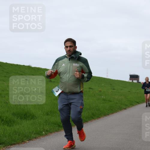 04.05.2025 - 8. Wedeler Halbmarathon Yannick Fuchs http://msf.ph/oto/7832182 04.05.2025 11:20:53 Laufen 696 meine-sportfotos.de