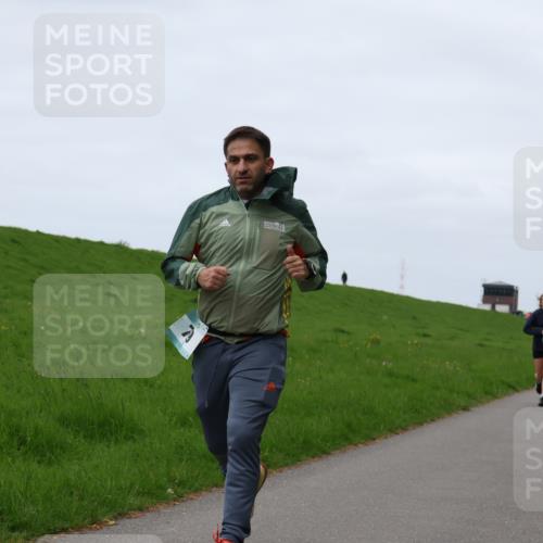 04.05.2025 - 8. Wedeler Halbmarathon Yannick Fuchs http://msf.ph/oto/7832194 04.05.2025 11:20:53 Laufen  meine-sportfotos.de