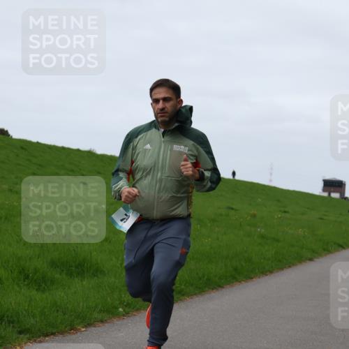 04.05.2025 - 8. Wedeler Halbmarathon Yannick Fuchs http://msf.ph/oto/7832195 04.05.2025 11:20:53 Laufen  meine-sportfotos.de