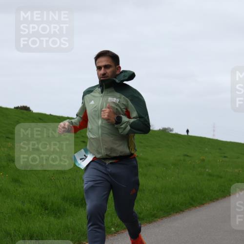 04.05.2025 - 8. Wedeler Halbmarathon Yannick Fuchs http://msf.ph/oto/7832208 04.05.2025 11:20:54 Laufen  meine-sportfotos.de