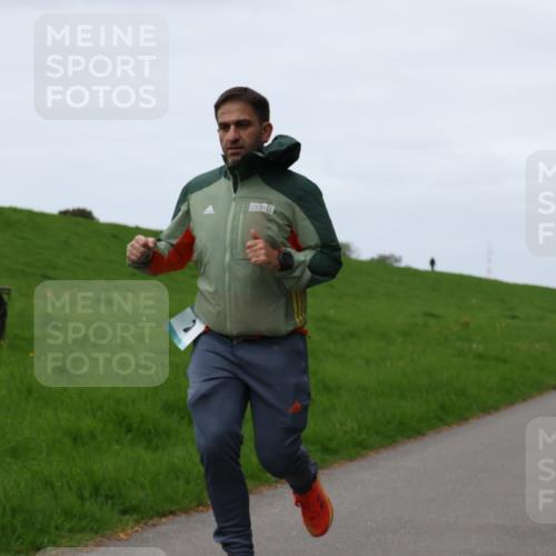 04.05.2025 - 8. Wedeler Halbmarathon Yannick Fuchs http://msf.ph/oto/7832211 04.05.2025 11:20:54 Laufen  meine-sportfotos.de