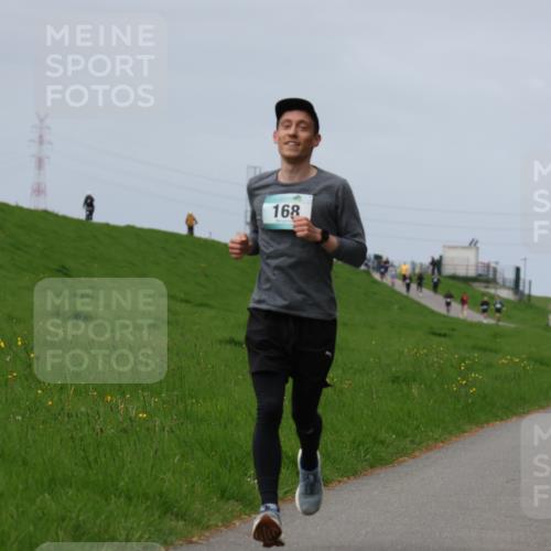 04.05.2025 - 8. Wedeler Halbmarathon Yannick Fuchs http://msf.ph/oto/7832272 04.05.2025 11:41:15 Laufen 168, 722, 1013 meine-sportfotos.de