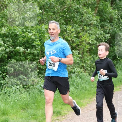 04.05.2025 - 8. Wedeler Halbmarathon Lena Gebhardt http://msf.ph/oto/7832312 04.05.2025 11:19:50 Laufen 228, 8, 154, 1, 22 meine-sportfotos.de
