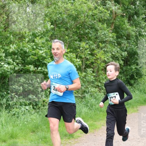 04.05.2025 - 8. Wedeler Halbmarathon Lena Gebhardt http://msf.ph/oto/7832316 04.05.2025 11:19:50 Laufen 22, 8154 meine-sportfotos.de