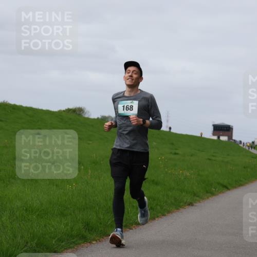 04.05.2025 - 8. Wedeler Halbmarathon Yannick Fuchs http://msf.ph/oto/7832320 04.05.2025 11:41:18 Laufen 168 meine-sportfotos.de