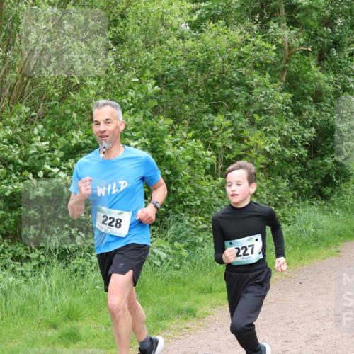04.05.2025 - 8. Wedeler Halbmarathon Lena Gebhardt http://msf.ph/oto/7832330 04.05.2025 11:19:50 Laufen 8154, 228, 227 meine-sportfotos.de
