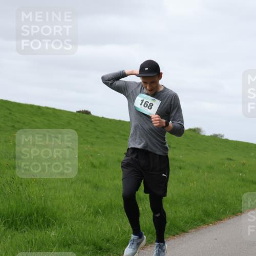 04.05.2025 - 8. Wedeler Halbmarathon Yannick Fuchs http://msf.ph/oto/7832346 04.05.2025 11:41:19 Laufen 168 meine-sportfotos.de