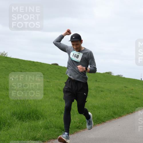 04.05.2025 - 8. Wedeler Halbmarathon Yannick Fuchs http://msf.ph/oto/7832352 04.05.2025 11:41:20 Laufen 59, 168 meine-sportfotos.de