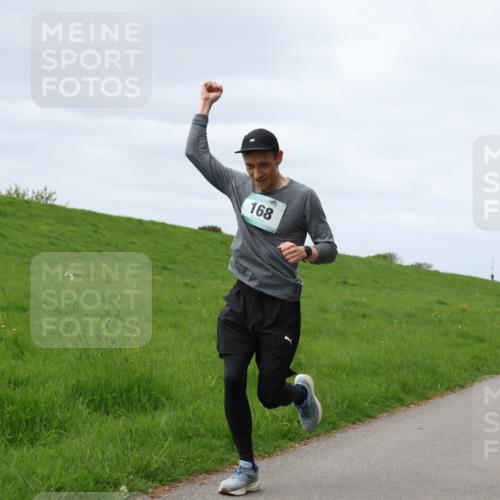 04.05.2025 - 8. Wedeler Halbmarathon Yannick Fuchs http://msf.ph/oto/7832354 04.05.2025 11:41:20 Laufen 168 meine-sportfotos.de