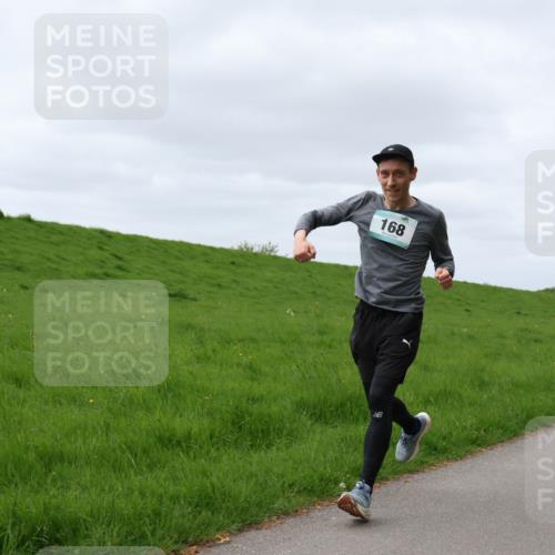 04.05.2025 - 8. Wedeler Halbmarathon Yannick Fuchs http://msf.ph/oto/7832366 04.05.2025 11:41:20 Laufen 168 meine-sportfotos.de