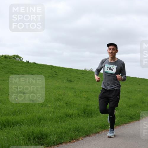04.05.2025 - 8. Wedeler Halbmarathon Yannick Fuchs http://msf.ph/oto/7832373 04.05.2025 11:41:20 Laufen 168 meine-sportfotos.de