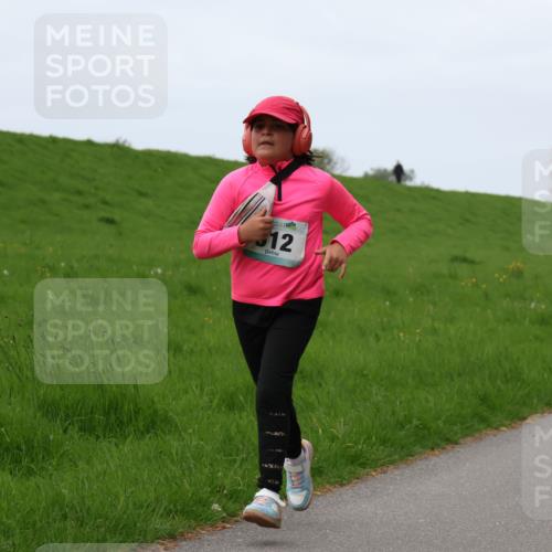 04.05.2025 - 8. Wedeler Halbmarathon Yannick Fuchs http://msf.ph/oto/7832399 04.05.2025 11:21:09 Laufen 12, 414 meine-sportfotos.de
