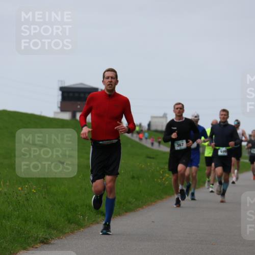 04.05.2025 - 8. Wedeler Halbmarathon Yannick Fuchs http://msf.ph/oto/7832420 04.05.2025 11:21:10 Laufen 367, 699 meine-sportfotos.de