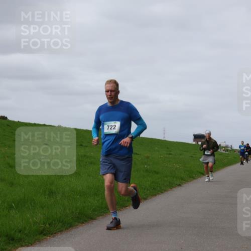 04.05.2025 - 8. Wedeler Halbmarathon Yannick Fuchs http://msf.ph/oto/7832517 04.05.2025 11:41:30 Laufen 722, 101 meine-sportfotos.de