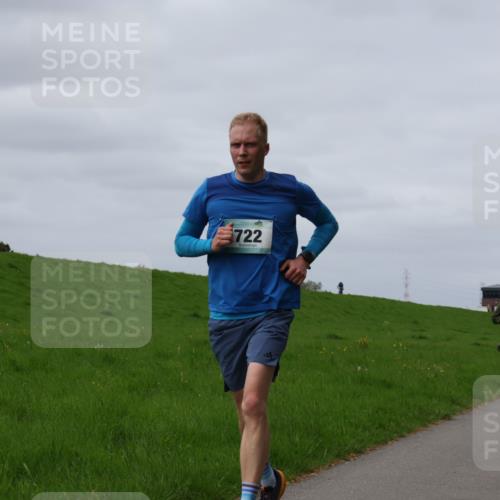 04.05.2025 - 8. Wedeler Halbmarathon Yannick Fuchs http://msf.ph/oto/7832526 04.05.2025 11:41:30 Laufen 722, 1013 meine-sportfotos.de