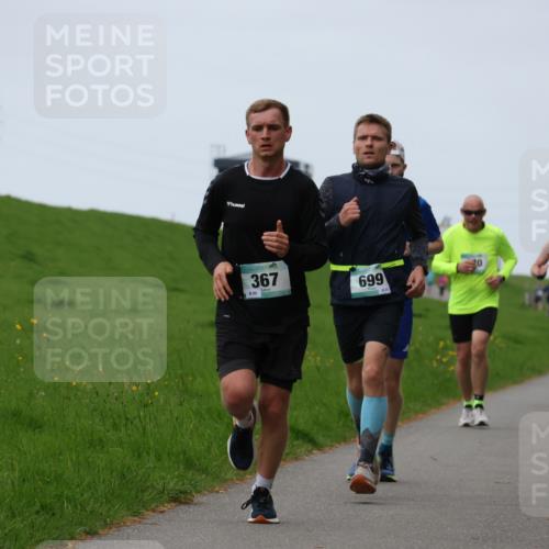 04.05.2025 - 8. Wedeler Halbmarathon Yannick Fuchs http://msf.ph/oto/7832539 04.05.2025 11:21:16 Laufen 367, 699 meine-sportfotos.de