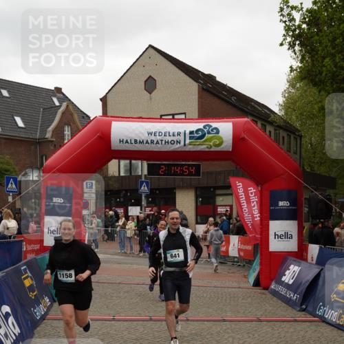 04.05.2025 - 8. Wedeler Halbmarathon Felixshl http://msf.ph/oto/7832546 04.05.2025 12:14:52 Ziel 274, 641, 1158 meine-sportfotos.de