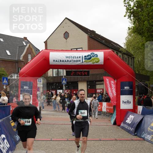 04.05.2025 - 8. Wedeler Halbmarathon Felixshl http://msf.ph/oto/7832569 04.05.2025 12:14:52 Ziel 274, 641, 1158 meine-sportfotos.de