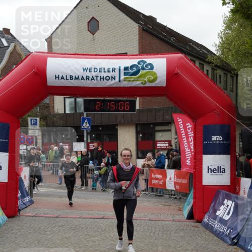 04.05.2025 - 8. Wedeler Halbmarathon Felixshl http://msf.ph/oto/7832732 04.05.2025 12:15:04 Ziel 271, 296, 601 meine-sportfotos.de