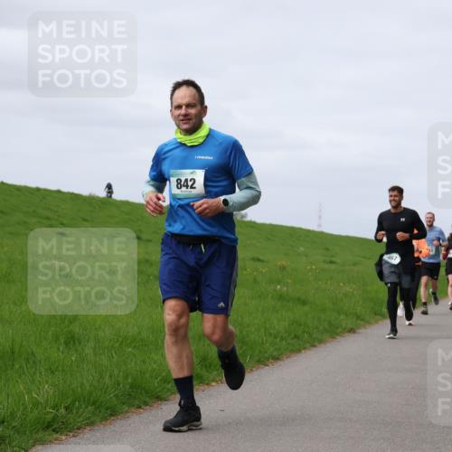 04.05.2025 - 8. Wedeler Halbmarathon Yannick Fuchs http://msf.ph/oto/7832790 04.05.2025 11:41:45 Laufen 842, 467 meine-sportfotos.de