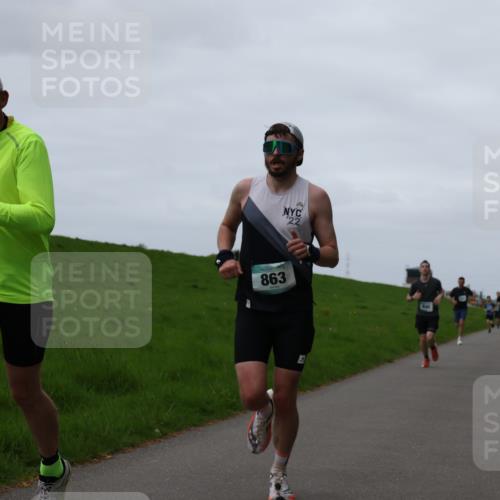 04.05.2025 - 8. Wedeler Halbmarathon Yannick Fuchs http://msf.ph/oto/7832802 04.05.2025 11:21:27 Laufen 863, 22 meine-sportfotos.de