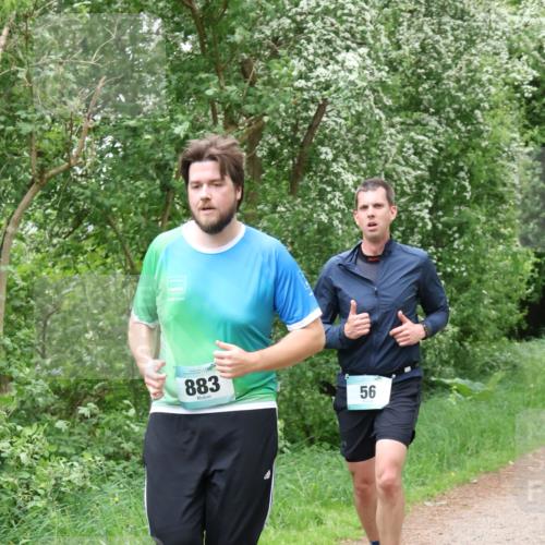 04.05.2025 - 8. Wedeler Halbmarathon Lena Gebhardt http://msf.ph/oto/7832840 04.05.2025 11:20:37 Laufen 883, 56 meine-sportfotos.de