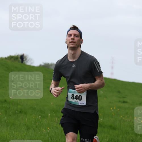 04.05.2025 - 8. Wedeler Halbmarathon Yannick Fuchs http://msf.ph/oto/7832885 04.05.2025 11:21:29 Laufen 840, 60, 226 meine-sportfotos.de