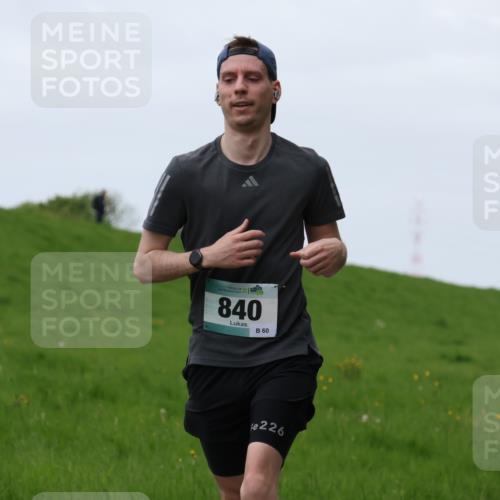 04.05.2025 - 8. Wedeler Halbmarathon Yannick Fuchs http://msf.ph/oto/7832895 04.05.2025 11:21:30 Laufen 840, 60, 226 meine-sportfotos.de