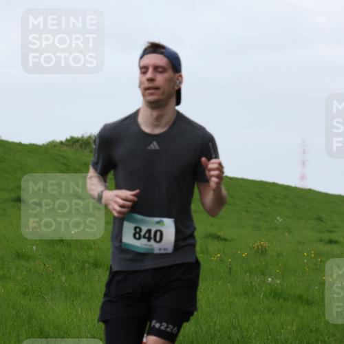 04.05.2025 - 8. Wedeler Halbmarathon Yannick Fuchs http://msf.ph/oto/7832904 04.05.2025 11:21:30 Laufen 840, 226 meine-sportfotos.de