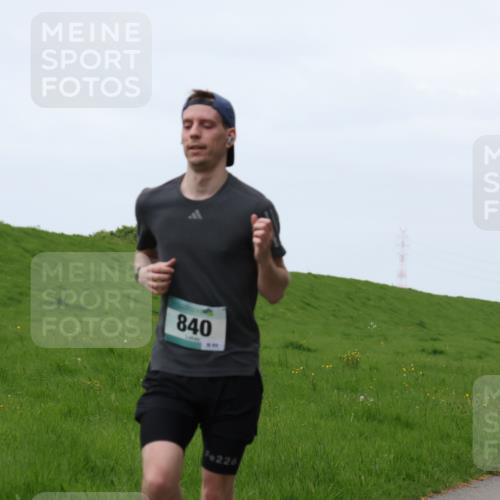 04.05.2025 - 8. Wedeler Halbmarathon Yannick Fuchs http://msf.ph/oto/7832906 04.05.2025 11:21:30 Laufen 840, 394, 226 meine-sportfotos.de