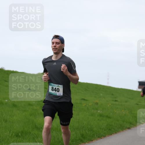 04.05.2025 - 8. Wedeler Halbmarathon Yannick Fuchs http://msf.ph/oto/7832910 04.05.2025 11:21:30 Laufen 840, 60, 594, 226 meine-sportfotos.de