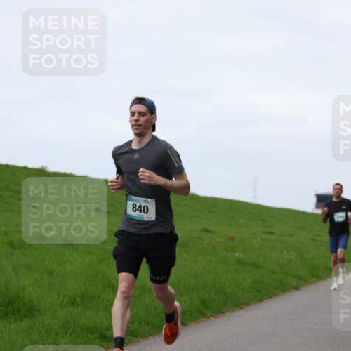 04.05.2025 - 8. Wedeler Halbmarathon Yannick Fuchs http://msf.ph/oto/7832912 04.05.2025 11:21:30 Laufen 840, 0226 meine-sportfotos.de