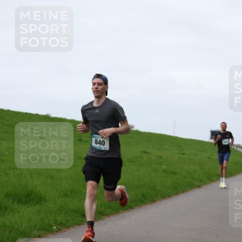 04.05.2025 - 8. Wedeler Halbmarathon Yannick Fuchs http://msf.ph/oto/7832915 04.05.2025 11:21:30 Laufen 840, 226 meine-sportfotos.de