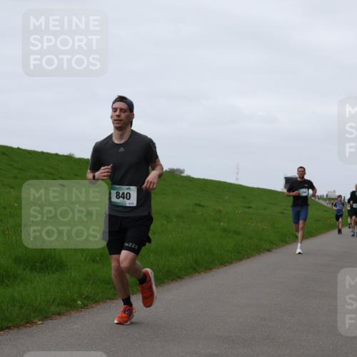 04.05.2025 - 8. Wedeler Halbmarathon Yannick Fuchs http://msf.ph/oto/7832922 04.05.2025 11:21:30 Laufen 840, 226 meine-sportfotos.de