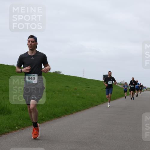 04.05.2025 - 8. Wedeler Halbmarathon Yannick Fuchs http://msf.ph/oto/7832924 04.05.2025 11:21:30 Laufen 840, 226 meine-sportfotos.de