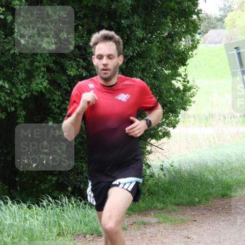04.05.2025 - 8. Wedeler Halbmarathon Lena Gebhardt http://msf.ph/oto/7832966 04.05.2025 11:20:53 Laufen  meine-sportfotos.de