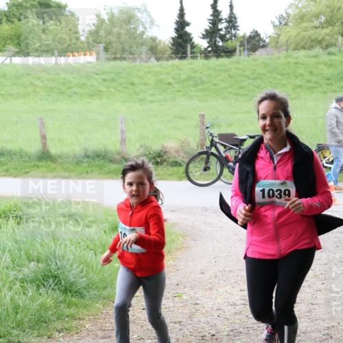 04.05.2025 - 8. Wedeler Halbmarathon Lena Gebhardt http://msf.ph/oto/7833044 04.05.2025 11:21:12 Laufen 1039 meine-sportfotos.de