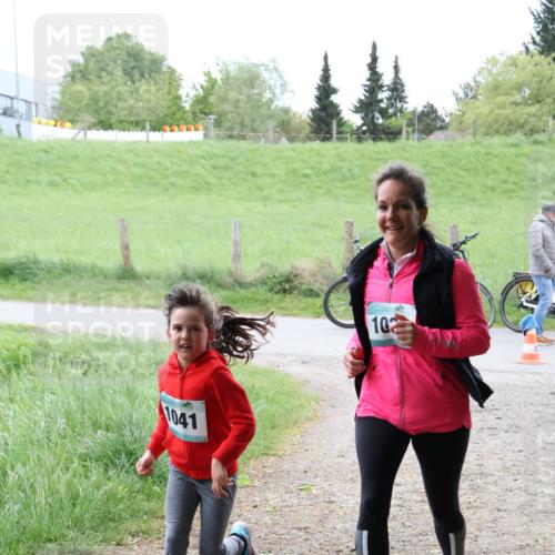 04.05.2025 - 8. Wedeler Halbmarathon Lena Gebhardt http://msf.ph/oto/7833052 04.05.2025 11:21:12 Laufen 1041, 10 meine-sportfotos.de