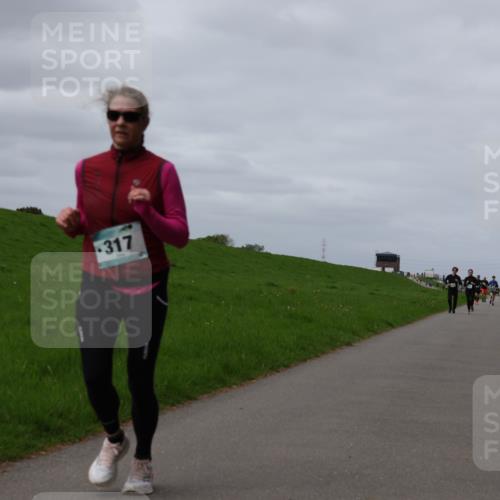 04.05.2025 - 8. Wedeler Halbmarathon Yannick Fuchs http://msf.ph/oto/7833056 04.05.2025 11:41:54 Laufen 317 meine-sportfotos.de
